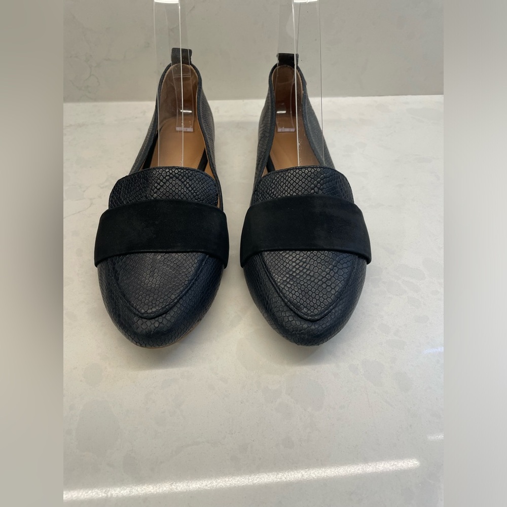 Beautiful UGG Black Leather & Suede Slip-On Loafers Women’s‎ Size 5.5